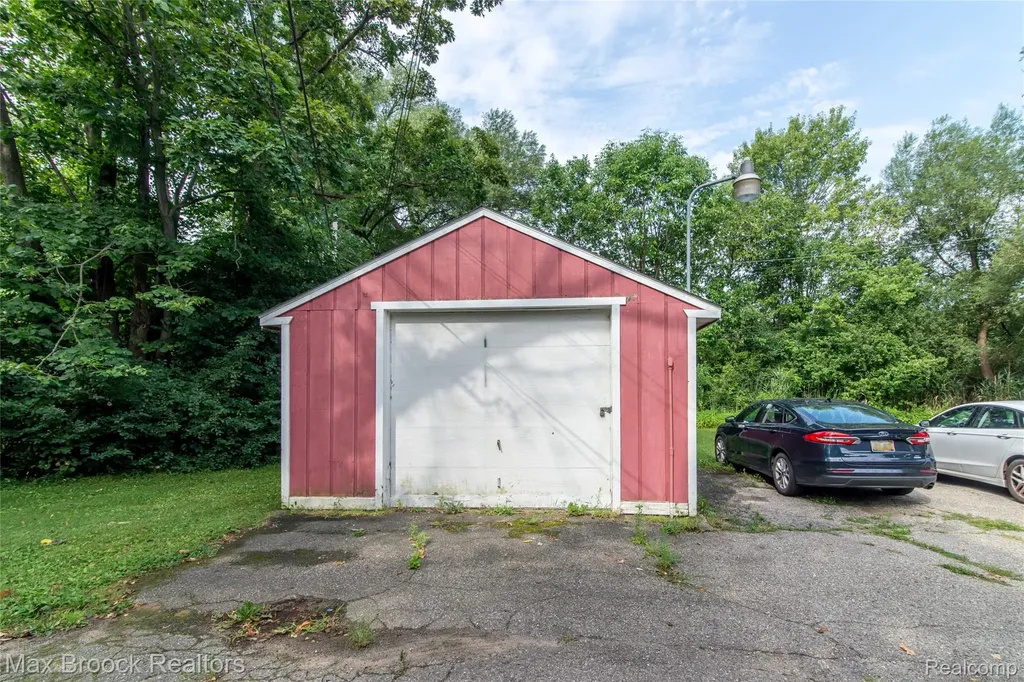 465 Robert Court Auburn Hills City MI 48326
