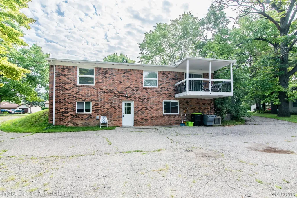 465 Robert Court Auburn Hills City MI 48326