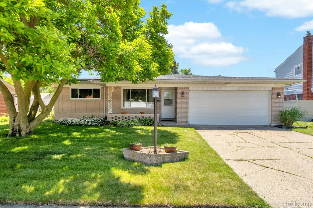 4840 Iowa Drive Warren City MI 48092