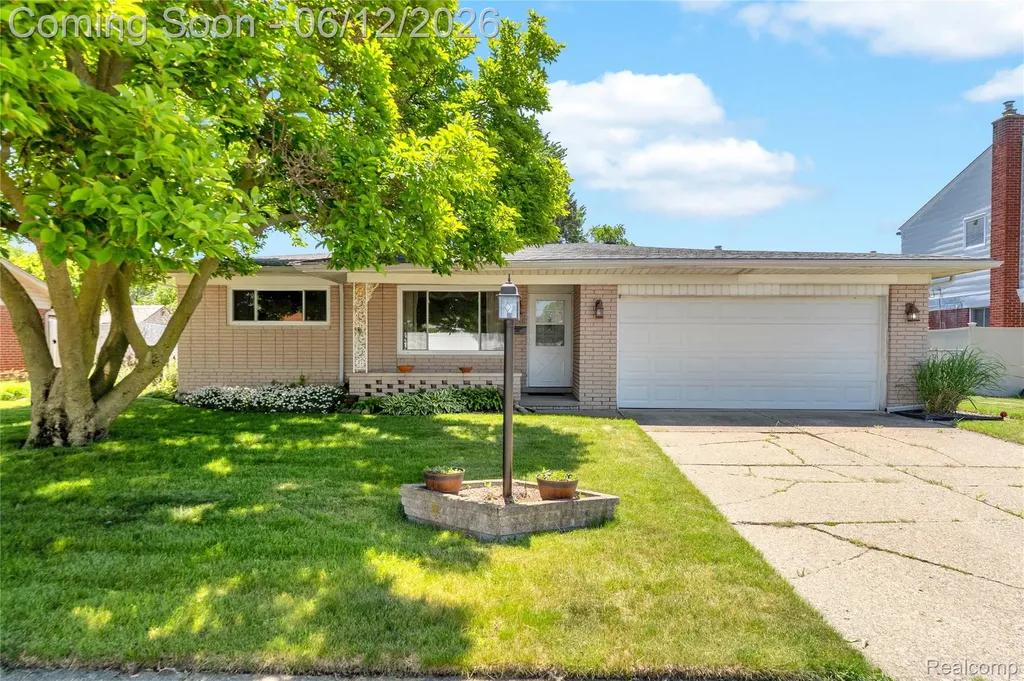 4840 Iowa Drive Warren City MI 48092