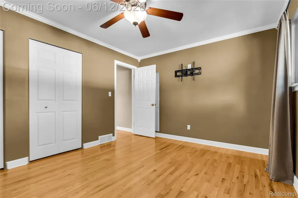 4840 Iowa Drive Warren City MI 48092
