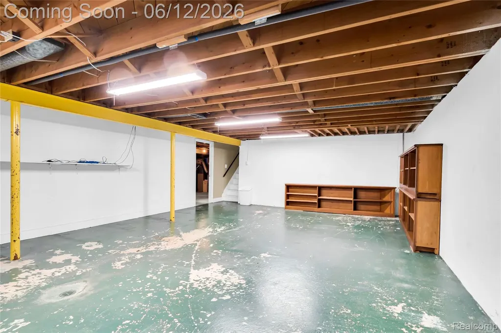 4840 Iowa Drive Warren City MI 48092