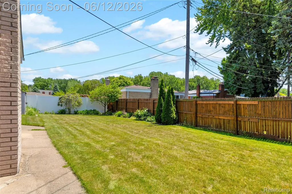 4840 Iowa Drive Warren City MI 48092