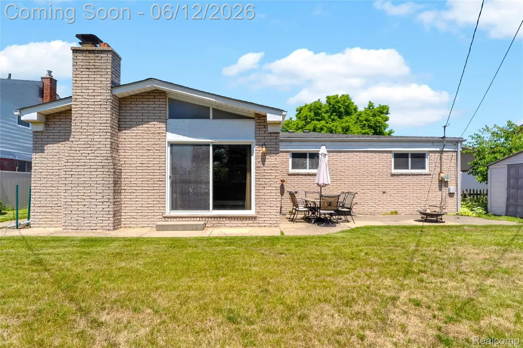 4840 Iowa Drive Warren City MI 48092