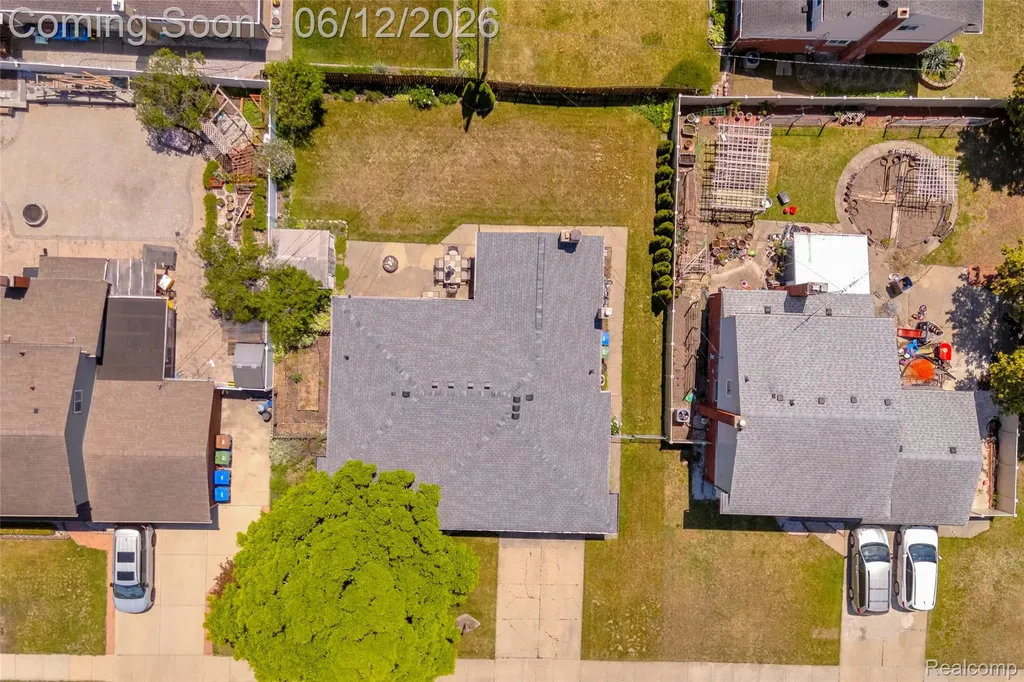 4840 Iowa Drive Warren City MI 48092