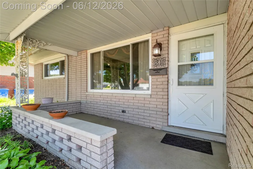 4840 Iowa Drive Warren City MI 48092