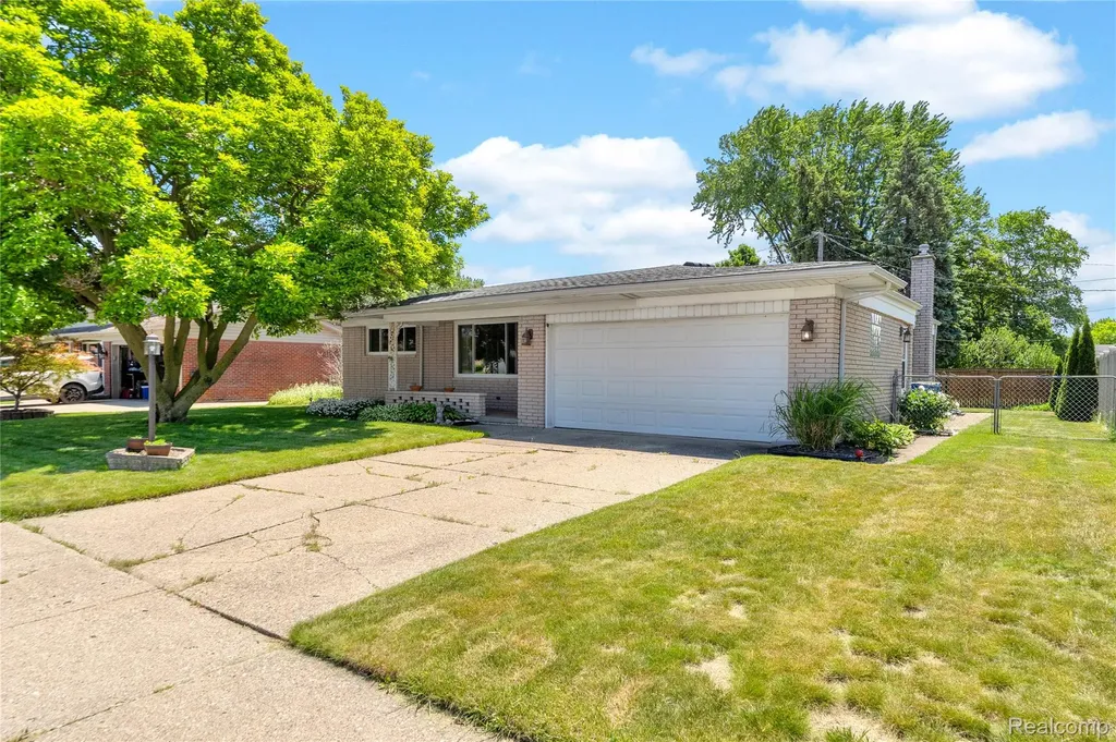 4840 Iowa Drive Warren City MI 48092