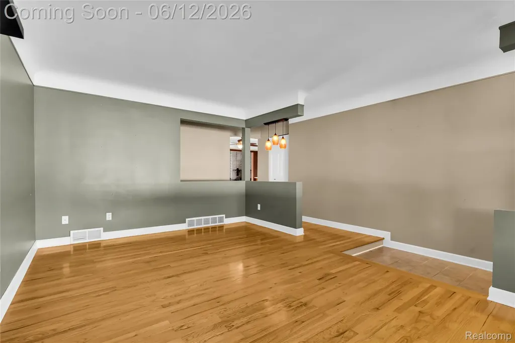 4840 Iowa Drive Warren City MI 48092