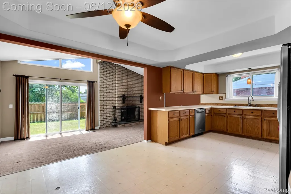 4840 Iowa Drive Warren City MI 48092