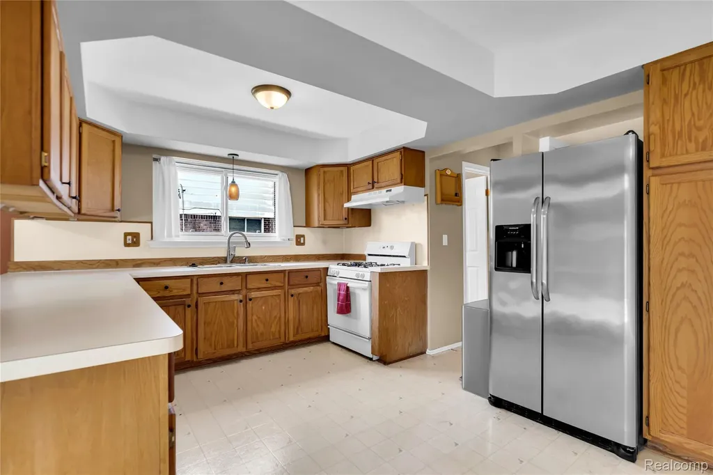 4840 Iowa Drive Warren City MI 48092