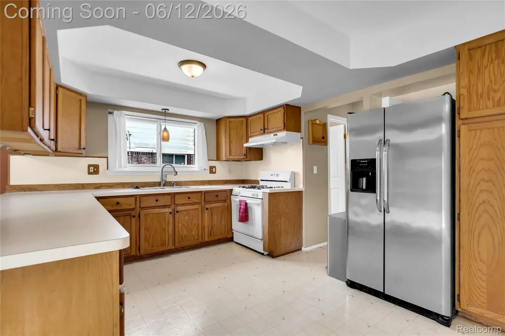 4840 Iowa Drive Warren City MI 48092