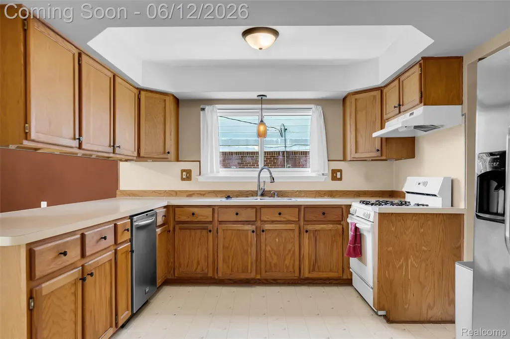 4840 Iowa Drive Warren City MI 48092