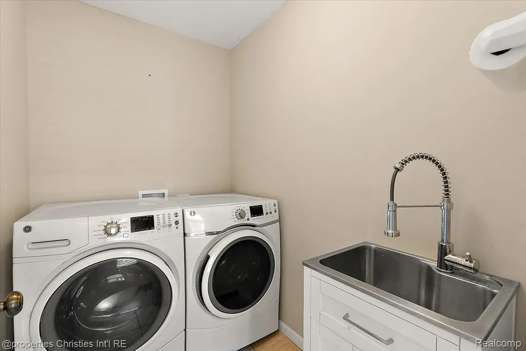 2985 Summervale Lane Bloomfield Hills City MI 48301