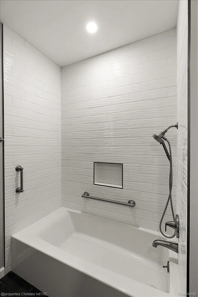 2985 Summervale Lane Bloomfield Hills City MI 48301