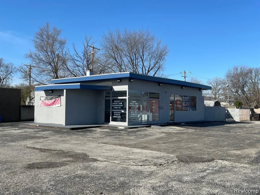 37 W 10 Mile Road Hazel Park City MI 48030