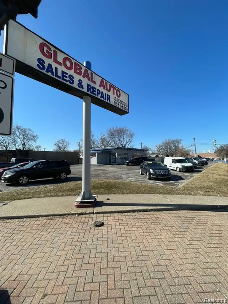 37 W 10 Mile Road Hazel Park City MI 48030