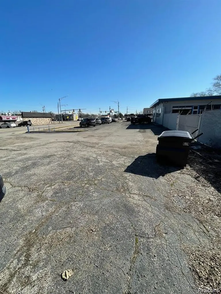 37 W 10 Mile Road Hazel Park City MI 48030