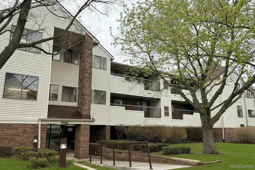 30450 Orchard Lake Road Farmington Hills City MI 48334