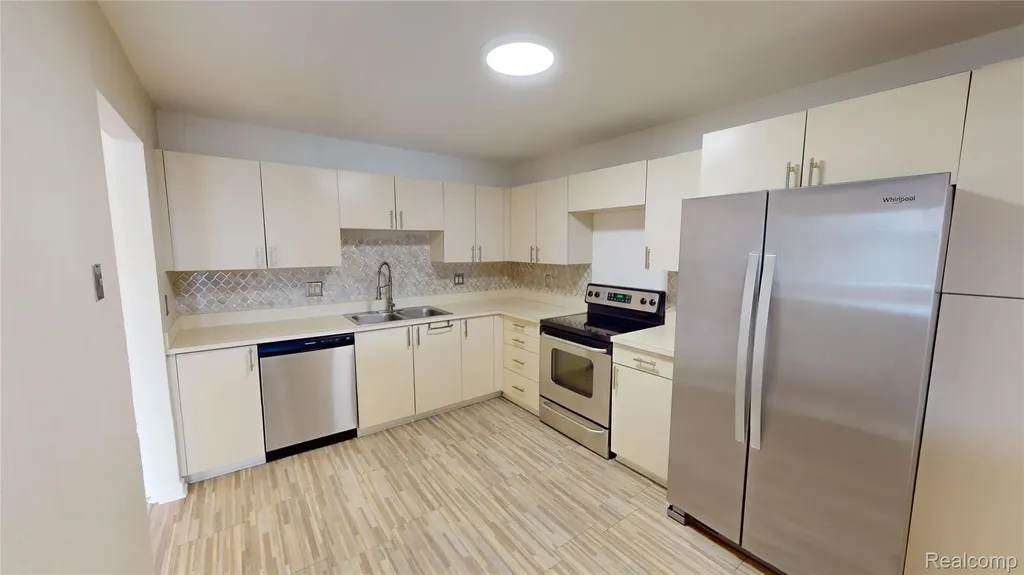 30450 Orchard Lake Road Farmington Hills City MI 48334