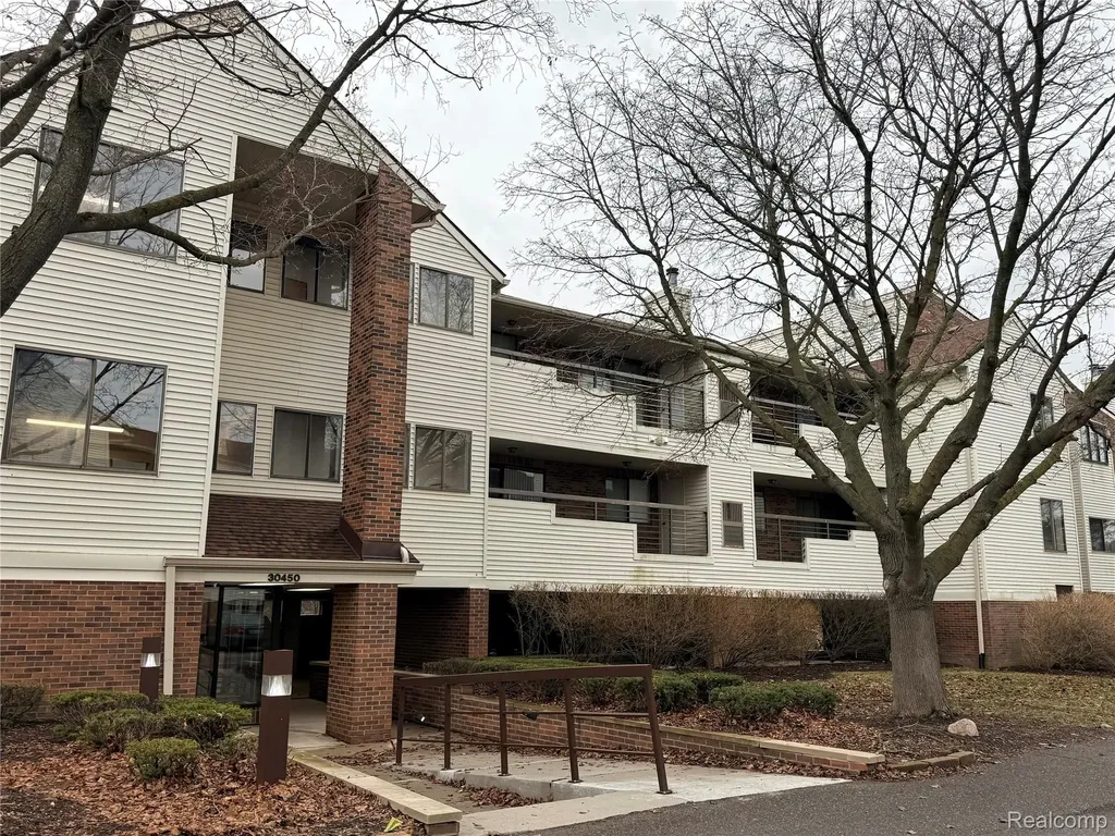 30450 Orchard Lake Road Farmington Hills City MI 48334