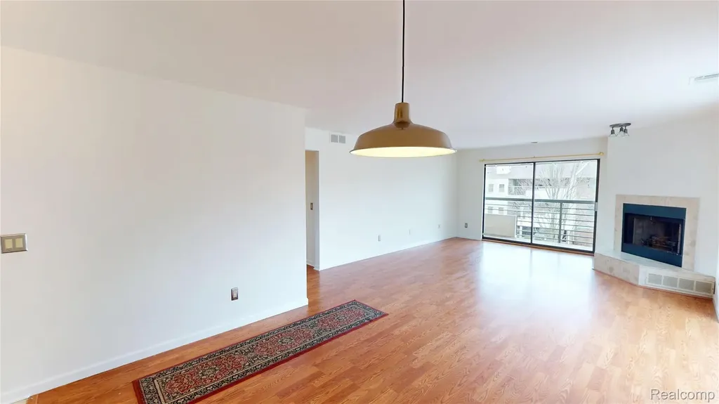 30450 Orchard Lake Road Farmington Hills City MI 48334