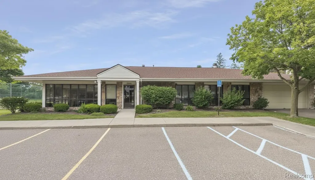 30450 Orchard Lake Road Farmington Hills City MI 48334