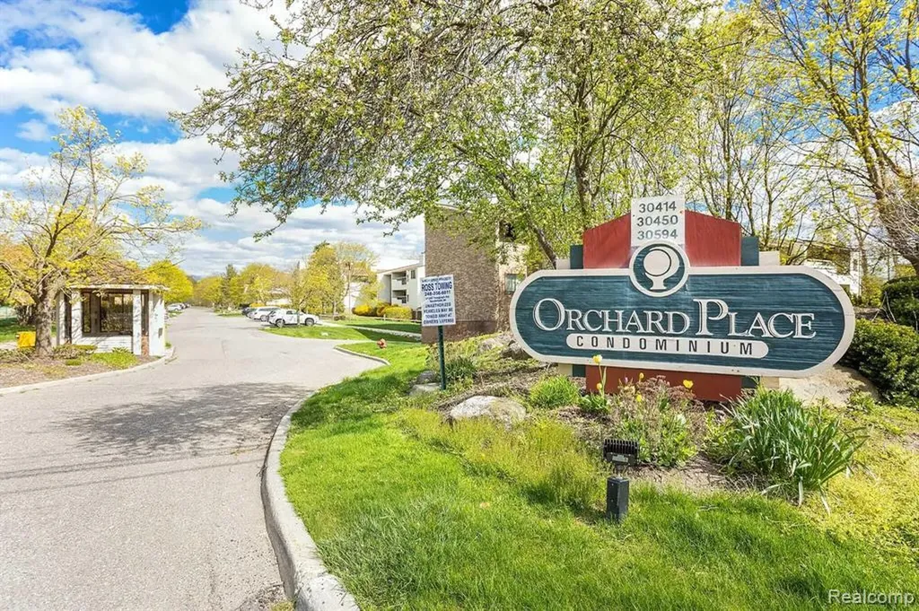 30450 Orchard Lake Road Farmington Hills City MI 48334