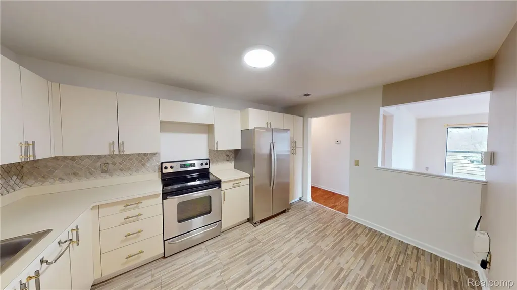 30450 Orchard Lake Road Farmington Hills City MI 48334