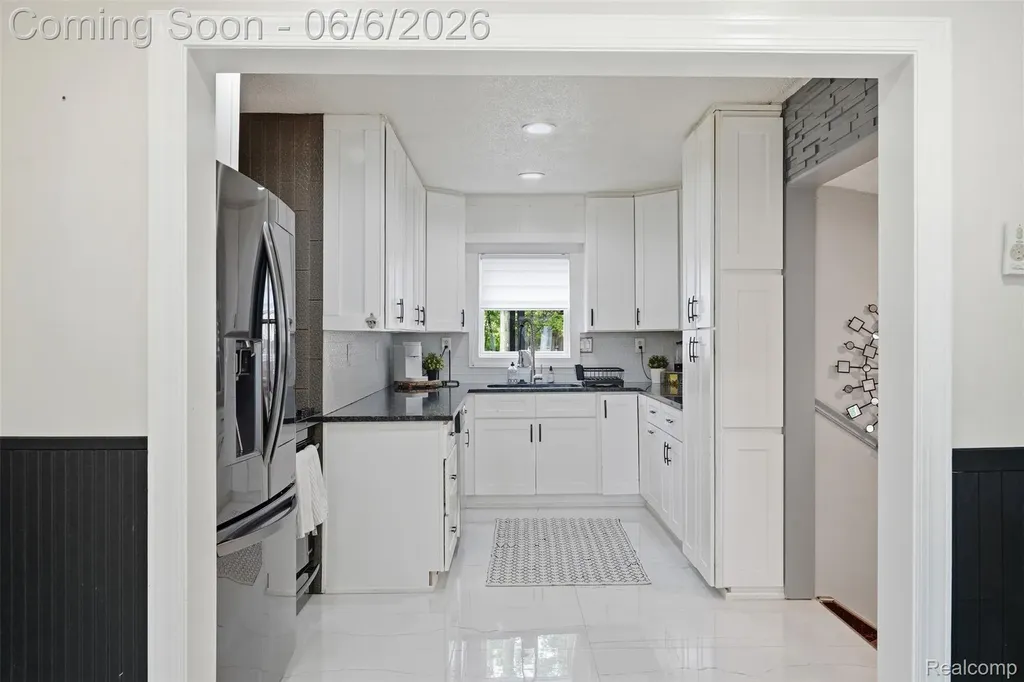 7723 Hazelton Street Dearborn Heights City MI 48127