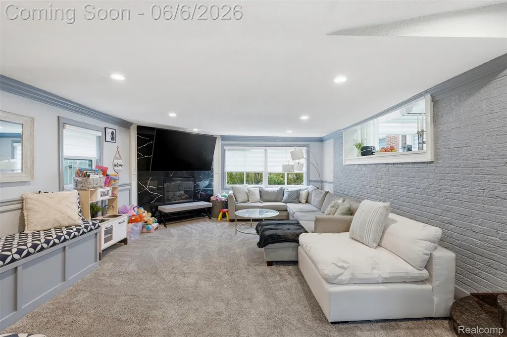 7723 Hazelton Street Dearborn Heights City MI 48127
