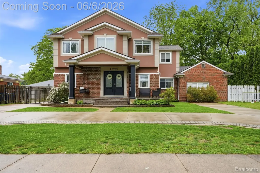 7723 Hazelton Street Dearborn Heights City MI 48127