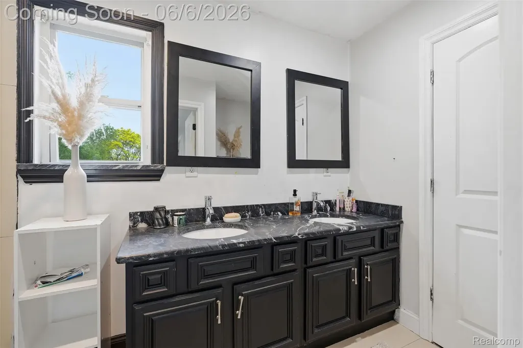 7723 Hazelton Street Dearborn Heights City MI 48127