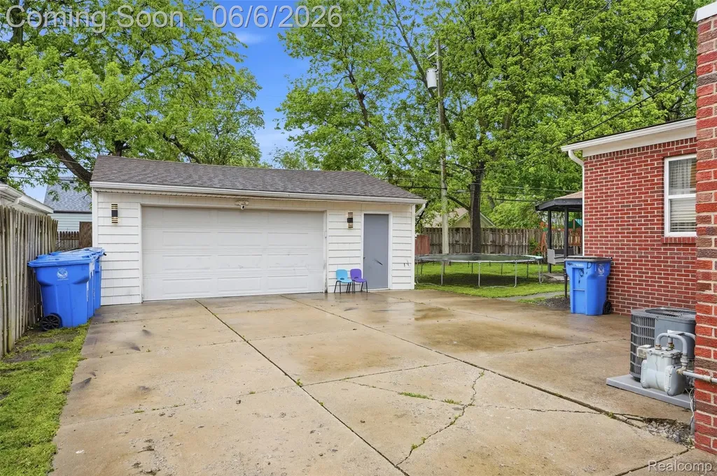 7723 Hazelton Street Dearborn Heights City MI 48127