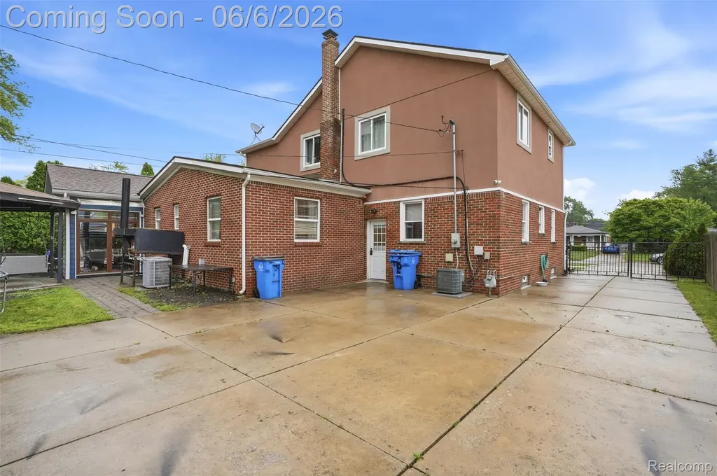7723 Hazelton Street Dearborn Heights City MI 48127