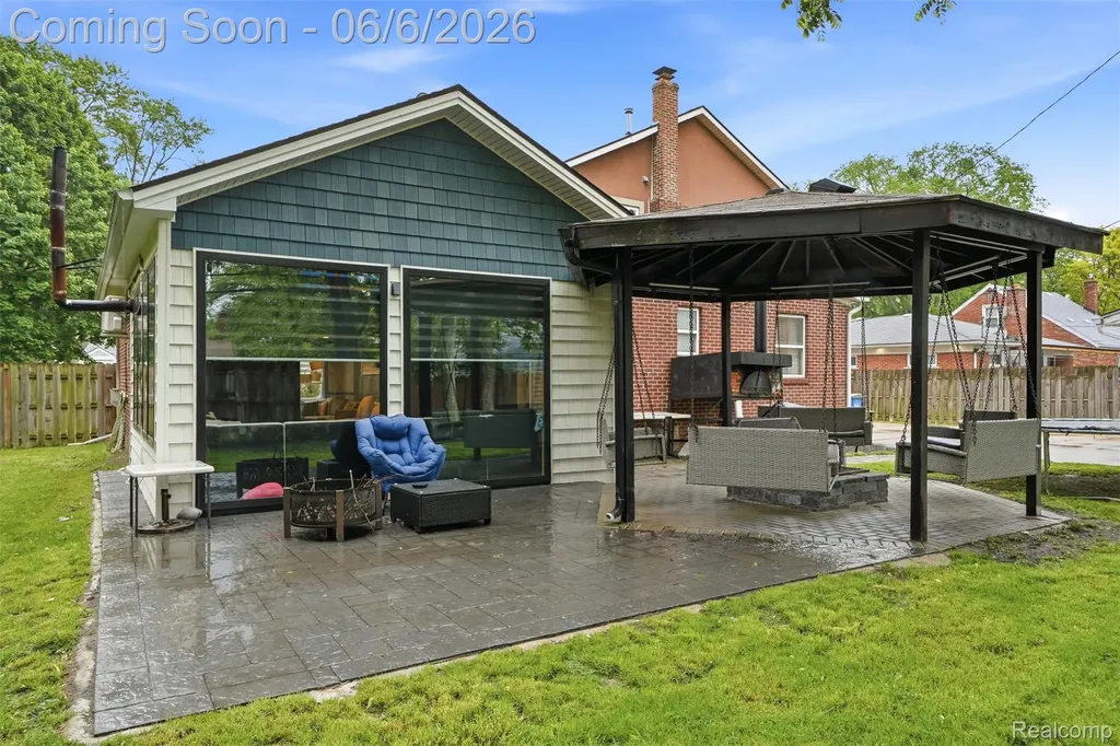 7723 Hazelton Street Dearborn Heights City MI 48127