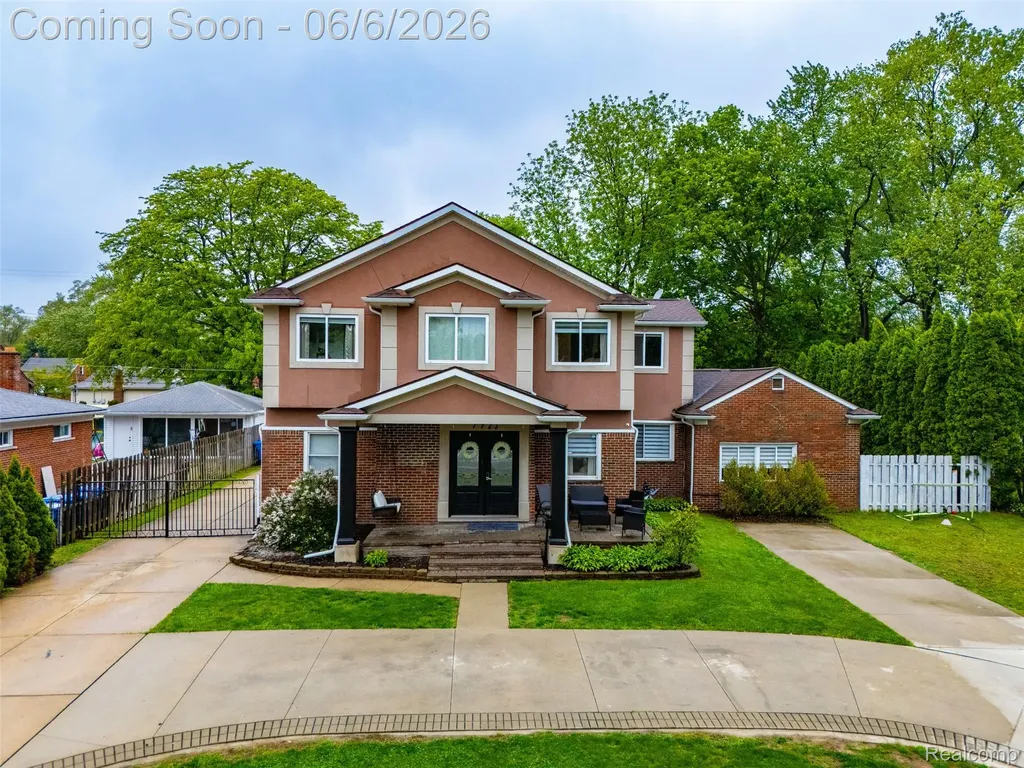 7723 Hazelton Street Dearborn Heights City MI 48127