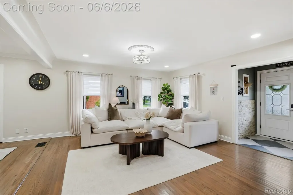 7723 Hazelton Street Dearborn Heights City MI 48127