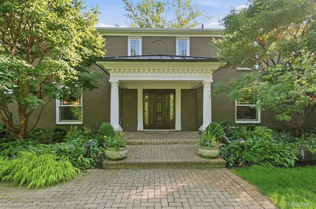25235 Canterbury Road Franklin Village MI 48025