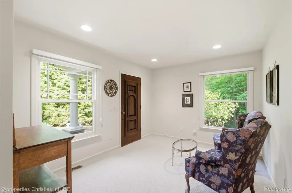 25235 Canterbury Road Franklin Village MI 48025