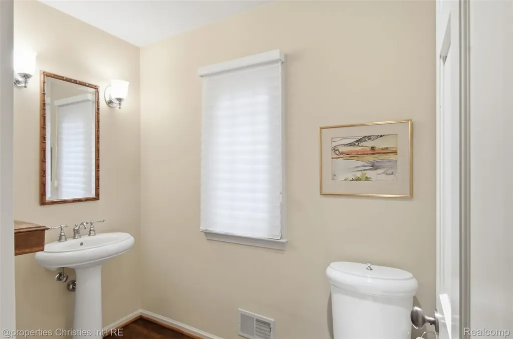 25235 Canterbury Road Franklin Village MI 48025