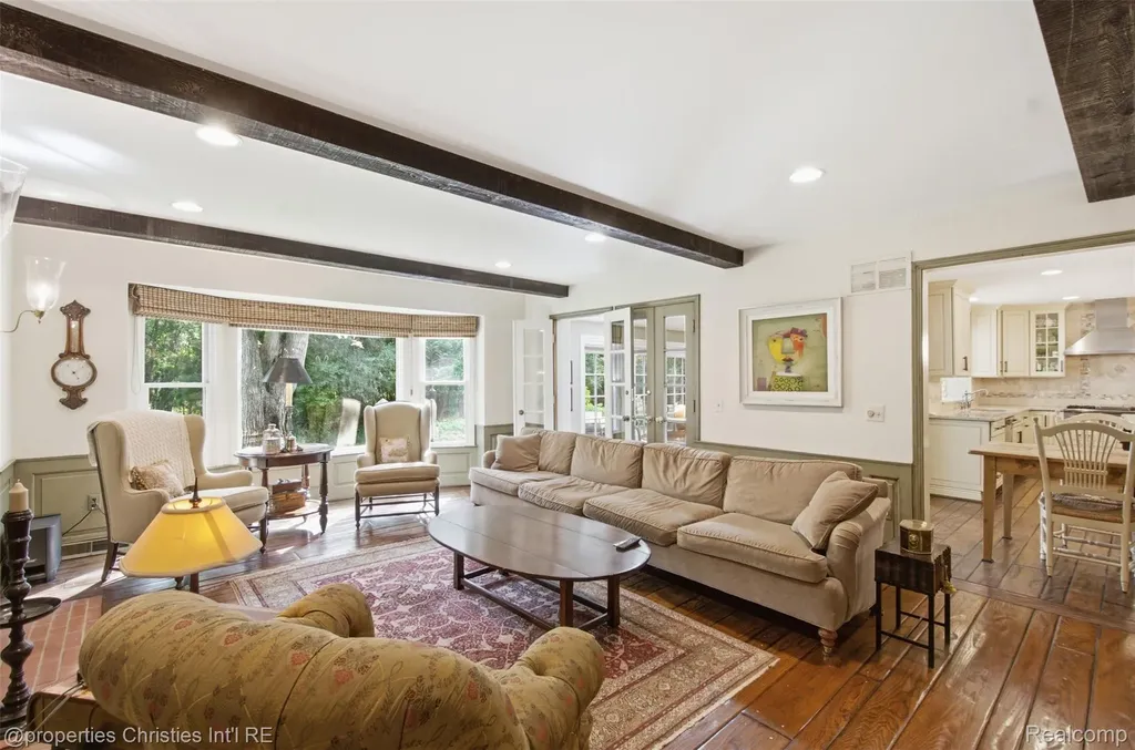 25235 Canterbury Road Franklin Village MI 48025