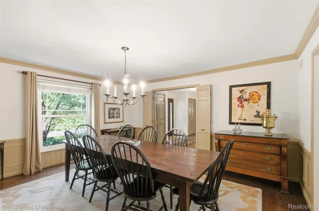 25235 Canterbury Road Franklin Village MI 48025