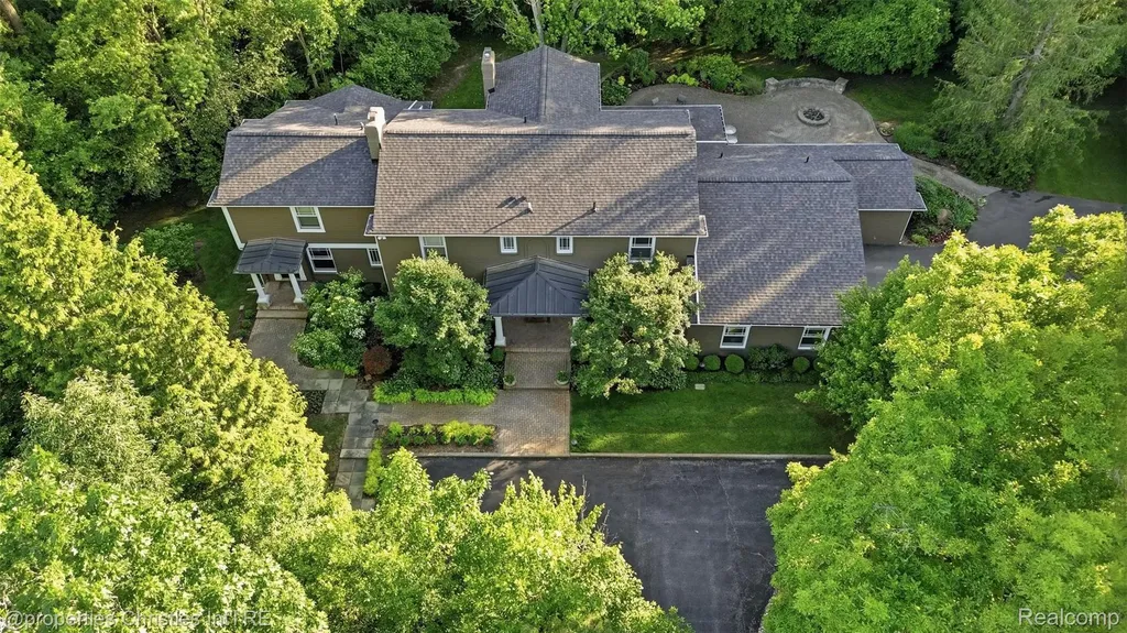 25235 Canterbury Road Franklin Village MI 48025