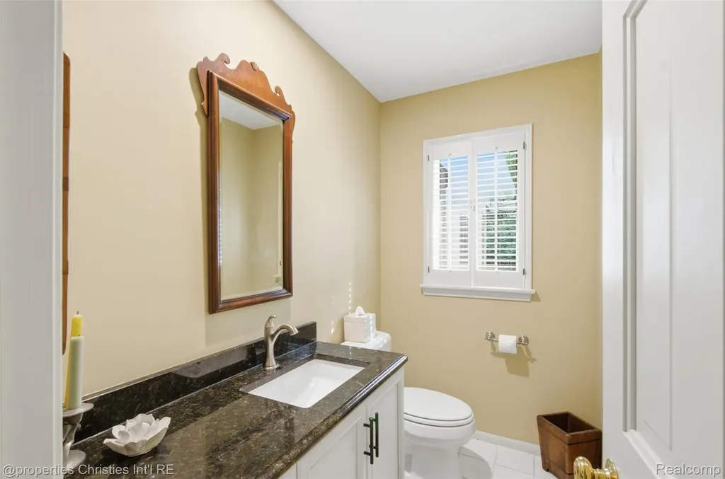 25235 Canterbury Road Franklin Village MI 48025
