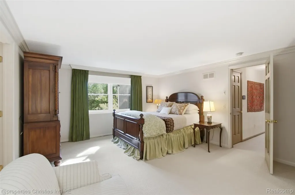 25235 Canterbury Road Franklin Village MI 48025
