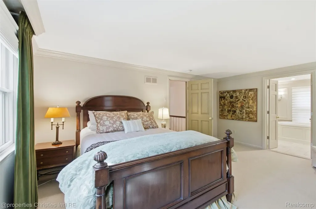 25235 Canterbury Road Franklin Village MI 48025