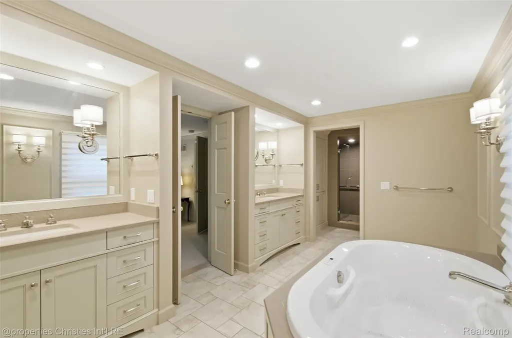 25235 Canterbury Road Franklin Village MI 48025