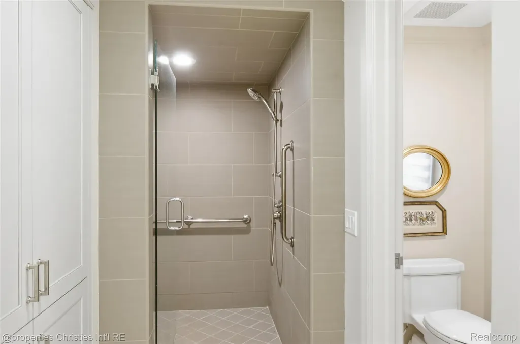 25235 Canterbury Road Franklin Village MI 48025