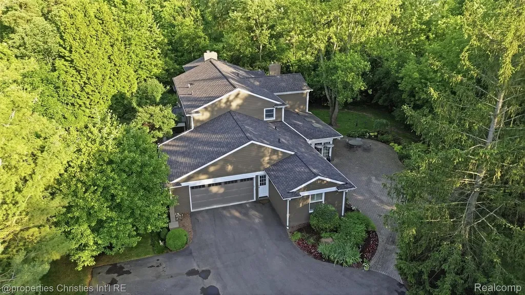 25235 Canterbury Road Franklin Village MI 48025