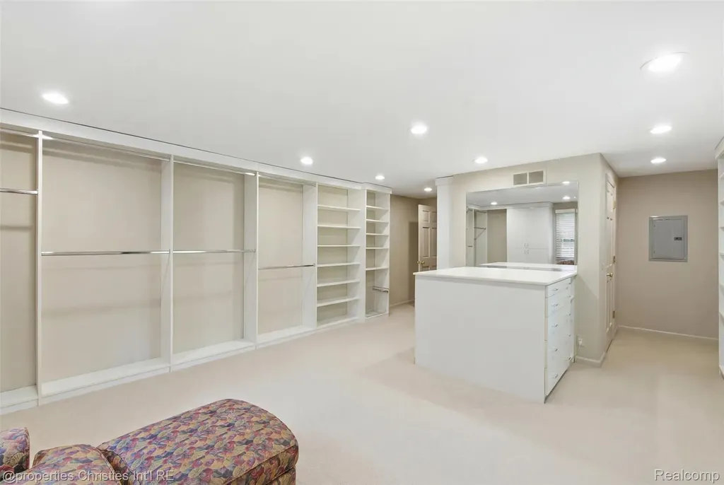 25235 Canterbury Road Franklin Village MI 48025